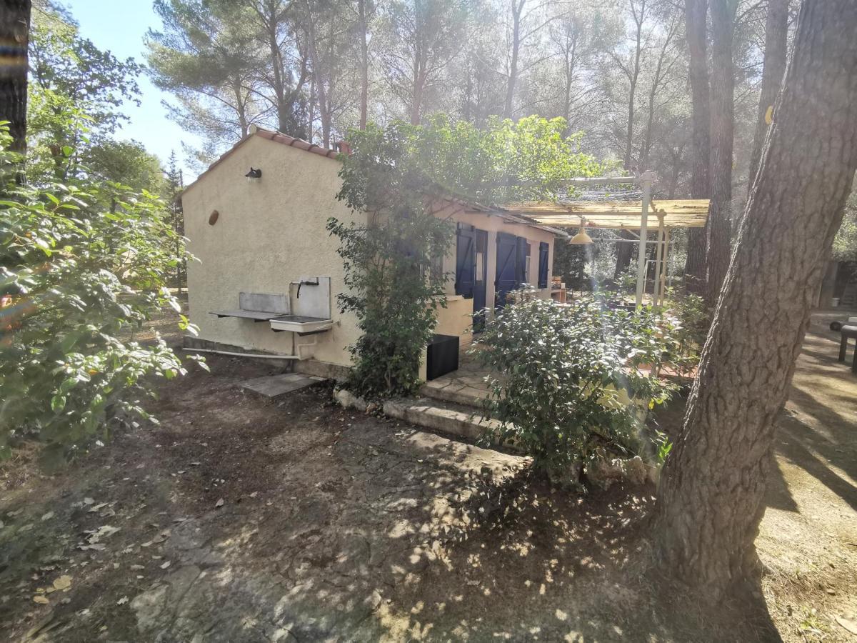 Maisonnette En Pleine Nature Le Beausset Exterior photo